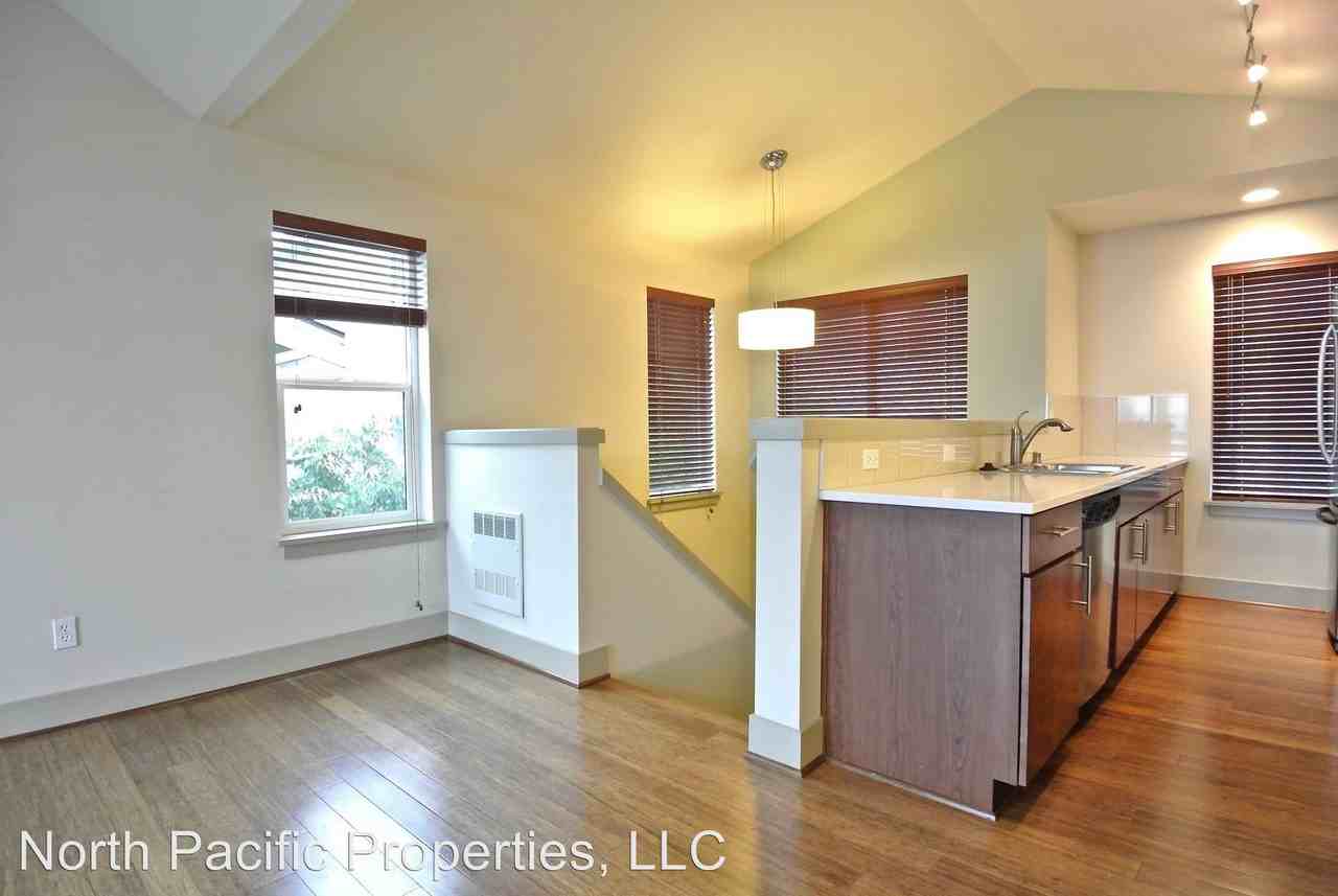 10703 Greenwood Ave N #D - Photo 2 of 22