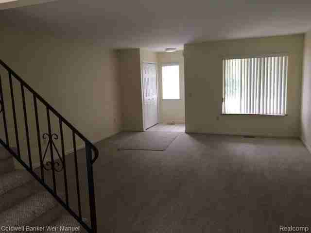 1032 Birchwood Dr - Photo 2 of 10