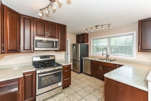 760 Essington Ln - Photo 3 of 24