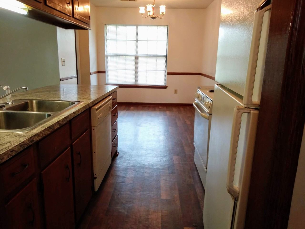 116 Ashwood Dr - Photo 3 of 5