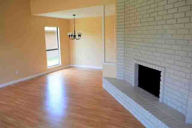 5701 Terry St - Photo 3 of 12