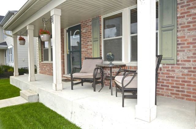 333 Hawthorn - Photo 2 of 20