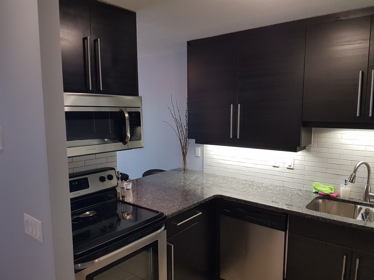 1900 25A Street Southwest - Photo 2 of 14