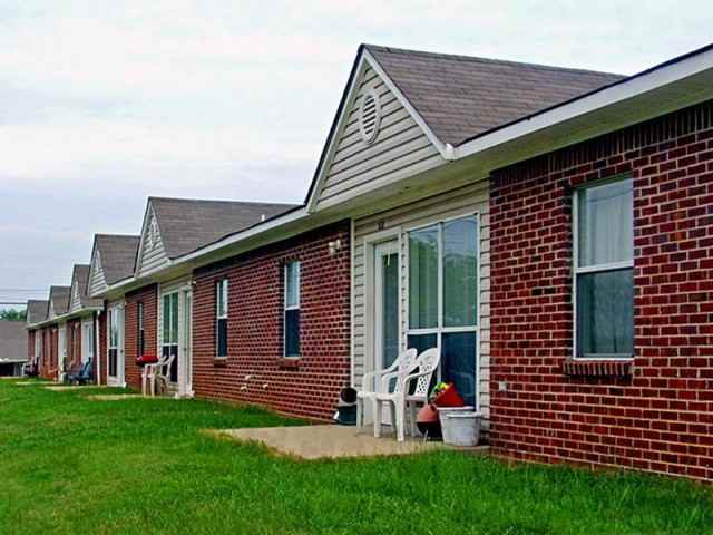 Columbus Gardens Apartments - Photo 2 of 10