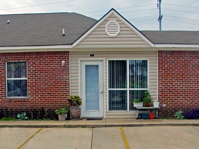 Columbus Gardens Apartments - Photo 3 of 10