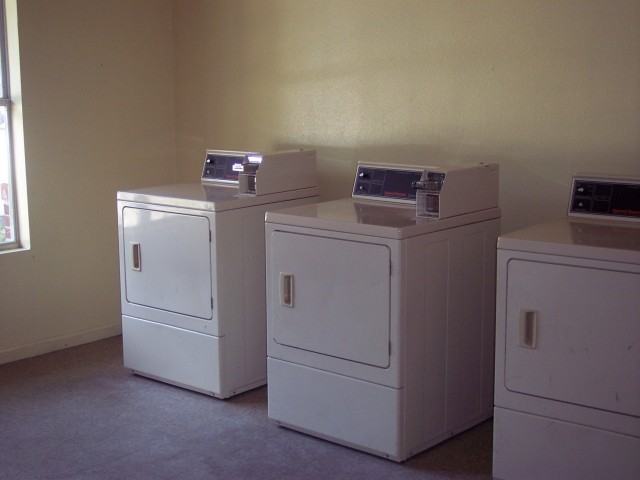 Warren Manor Apartments - Photo 3 of 4