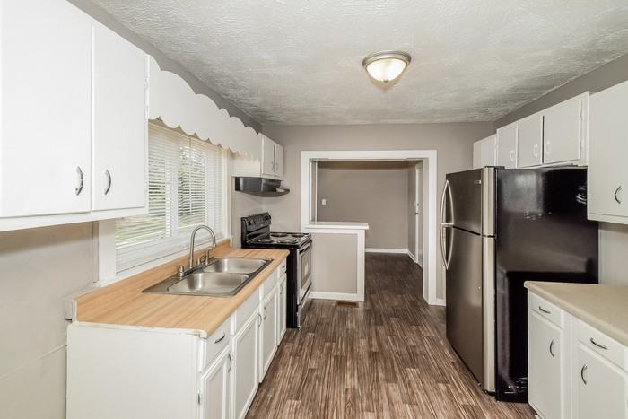 1153 14th Pl SW - Photo 2 of 8