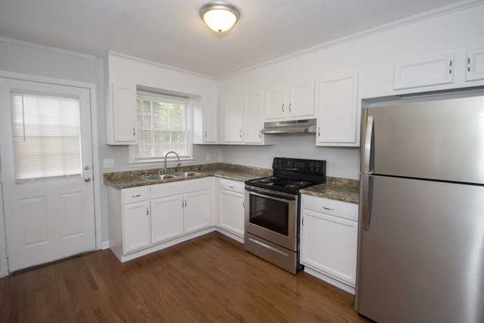 556 Sedgewood Dr - Photo 2 of 8