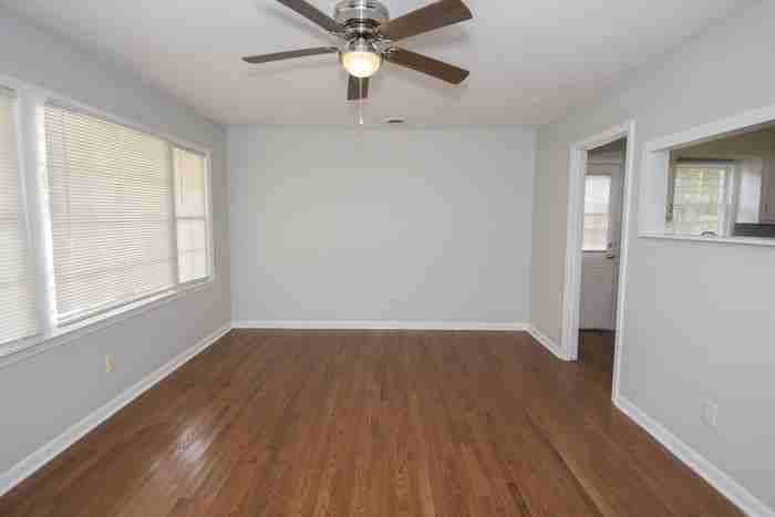 556 Sedgewood Dr - Photo 3 of 8