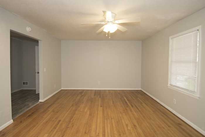 2427 Marling Dr - Photo 3 of 8