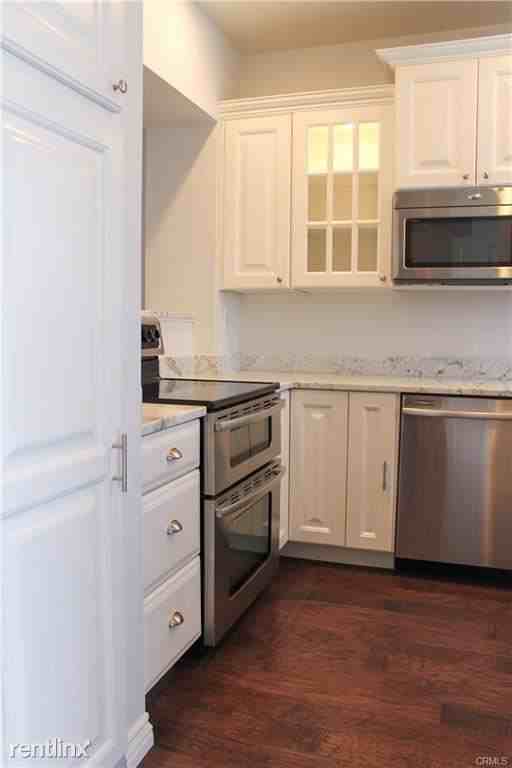 8 Campton Pl - Photo 2 of 11