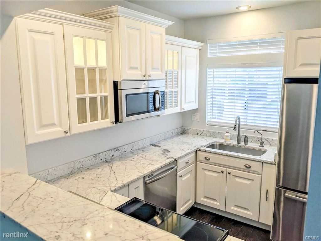 8 Campton Pl - Photo 3 of 11