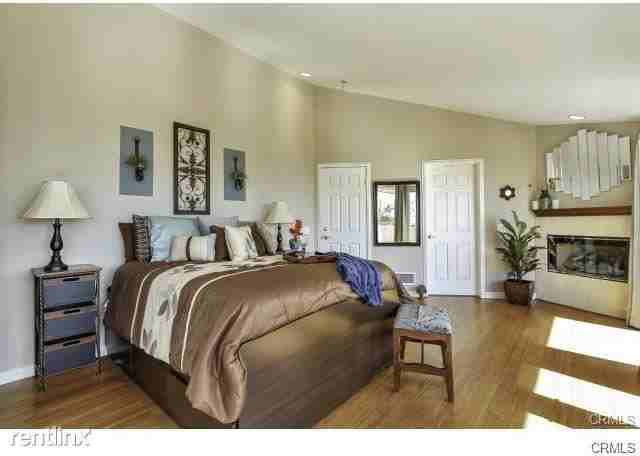 796 Summit Dr - Photo 2 of 10