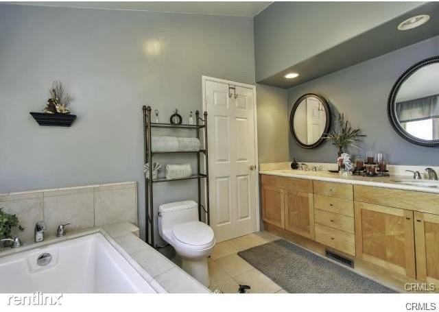 796 Summit Dr - Photo 3 of 10