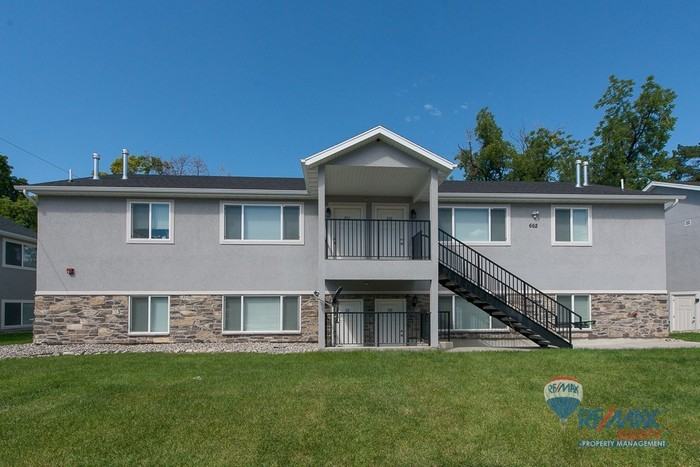 662 West Meadow Drive #102