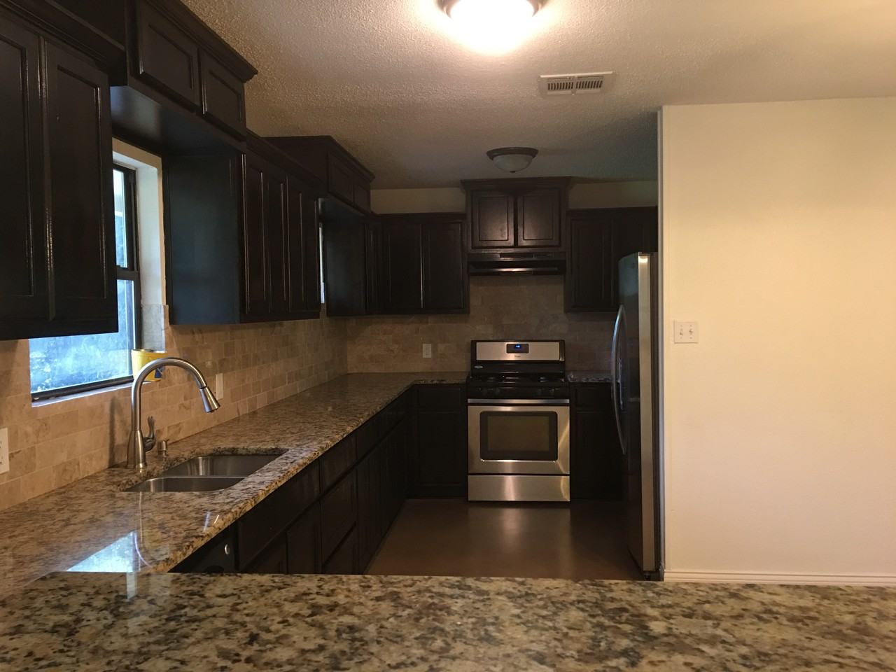 2203 Southern Oaks Dr - Photo 3 of 14