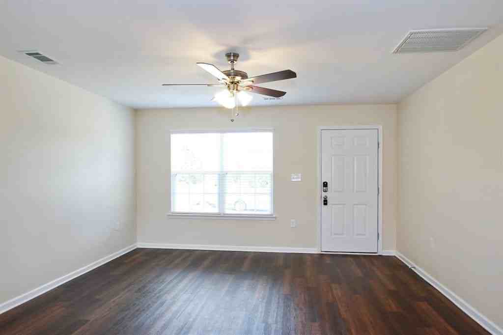 1712 Aldershot Ct - Photo 2 of 16