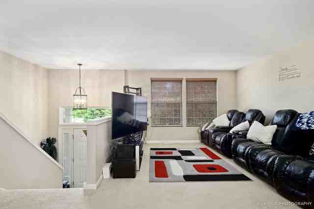 1046 Reserve Dr - Photo 2 of 15