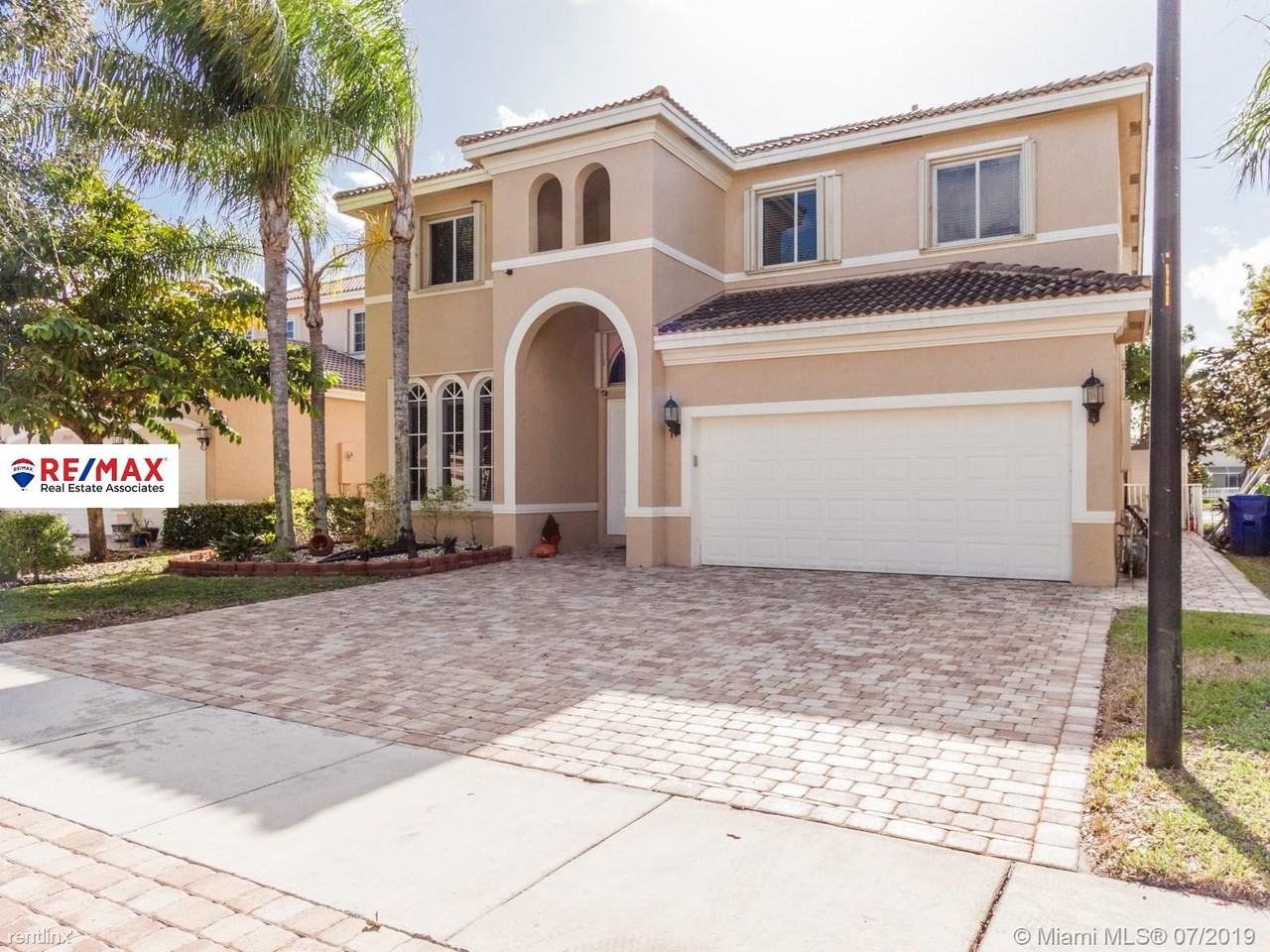 19393 SW 60th Ct - Photo 3 of 50