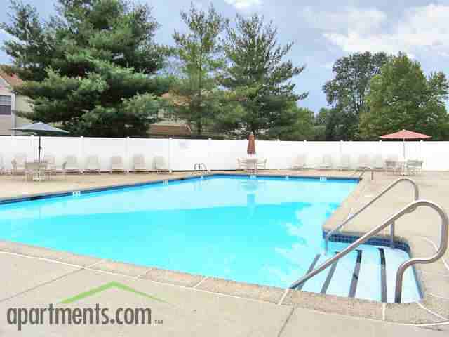 Water's Edge Apartments - Photo 2 of 12