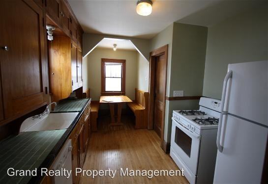 2918 Fillmore St Ne - Photo 2 of 11