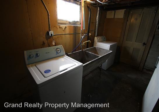 2918 Fillmore St Ne - Photo 3 of 11