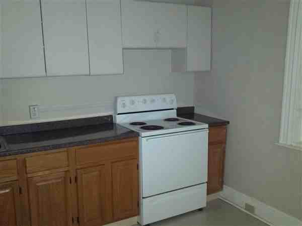 11 W Sharpnack St - Photo 3 of 8