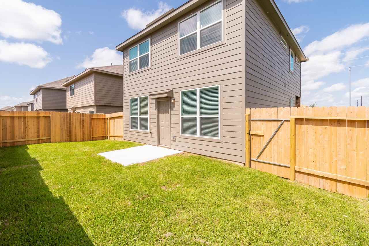 5634 River Ct Dr - Photo 3 of 12