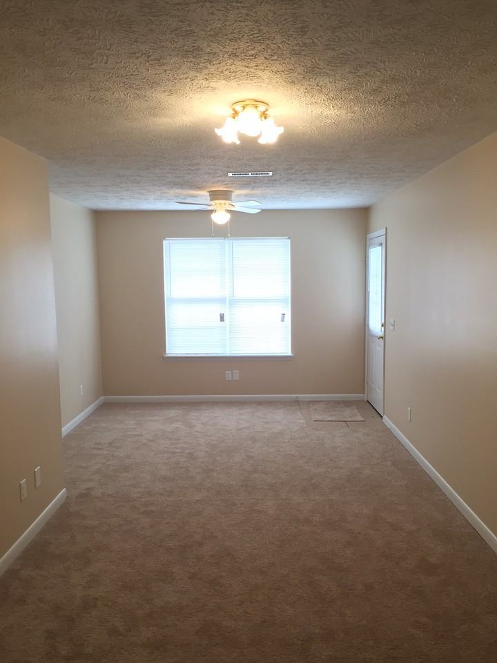 412 W 4th St - Photo 2 of 6