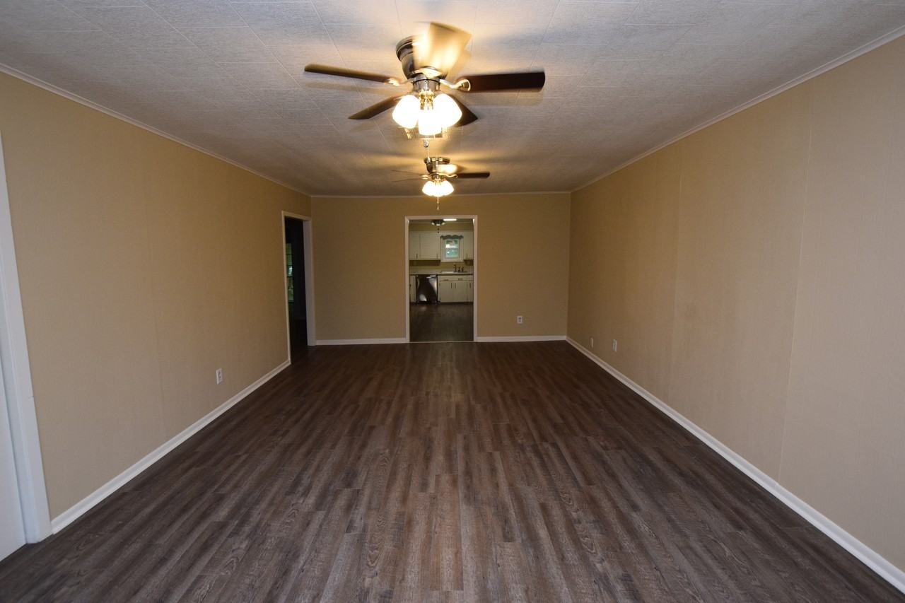 304 N Lightner Ave - Photo 2 of 11