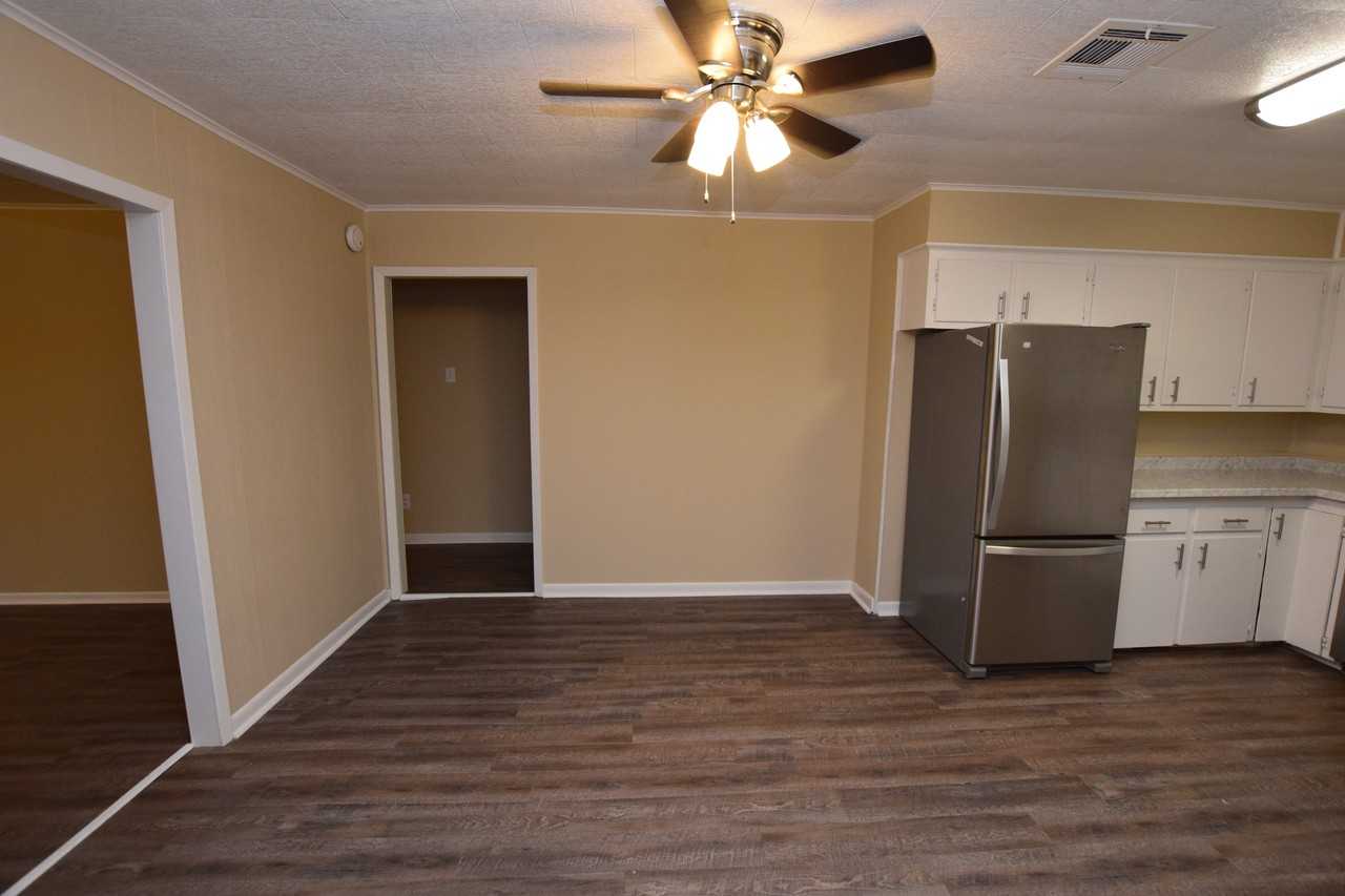 304 N Lightner Ave - Photo 3 of 11