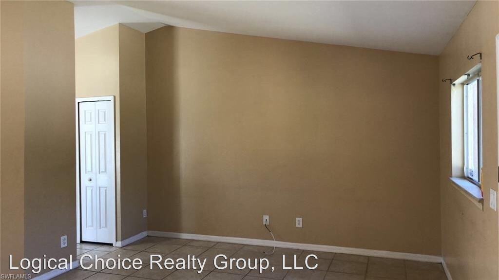141 Meadow Rd - Photo 3 of 10