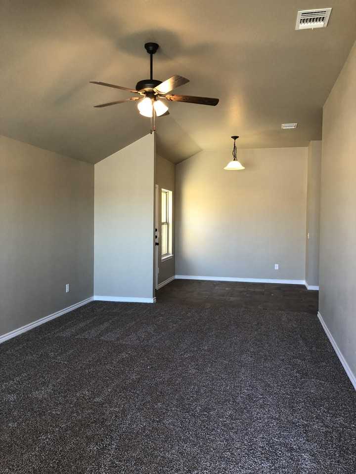 607 Sladecek Dr - Photo 3 of 20