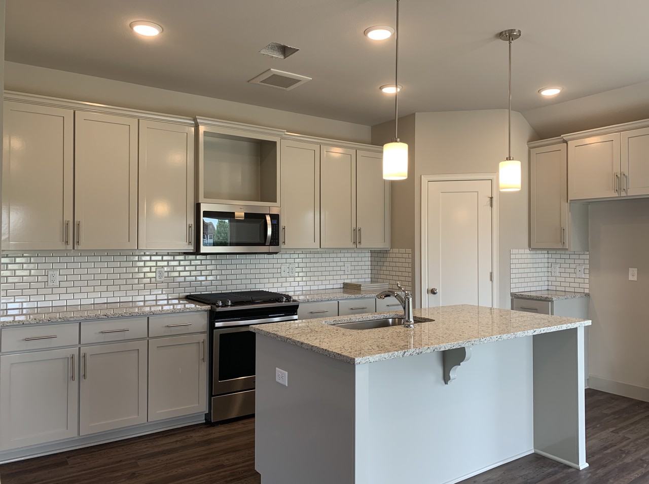 13321 S 19th Ct - Photo 4 of 17