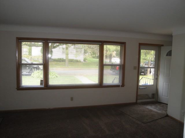 656 Iowa Ave - Photo 2 of 9