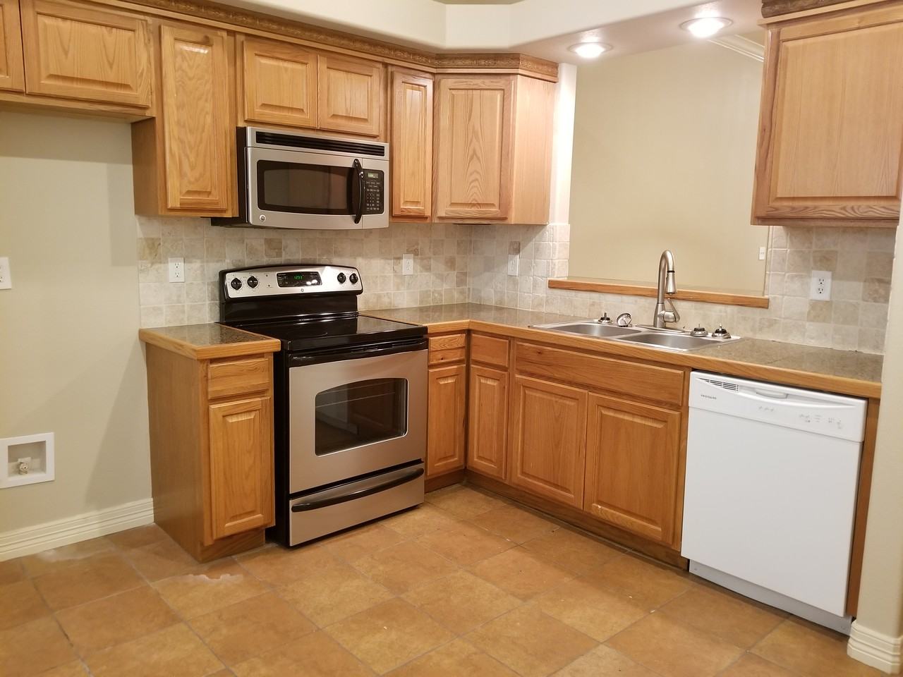 108B Springwood Cir - Photo 3 of 10