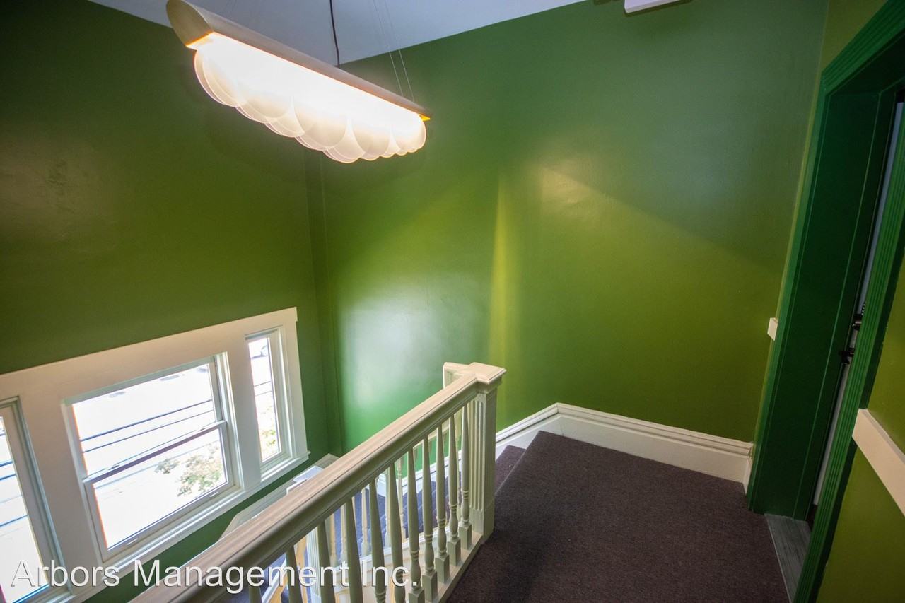 1656 Broadway Avenue - Photo 3 of 23