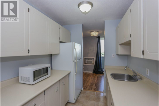 1411 Jalna Blvd - Photo 3 of 11