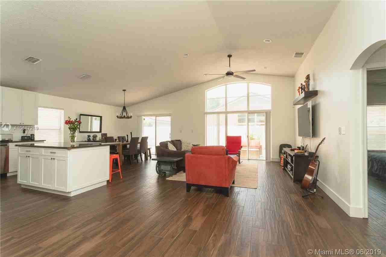 16584 Northwest 10th Street - Photo 3 of 17