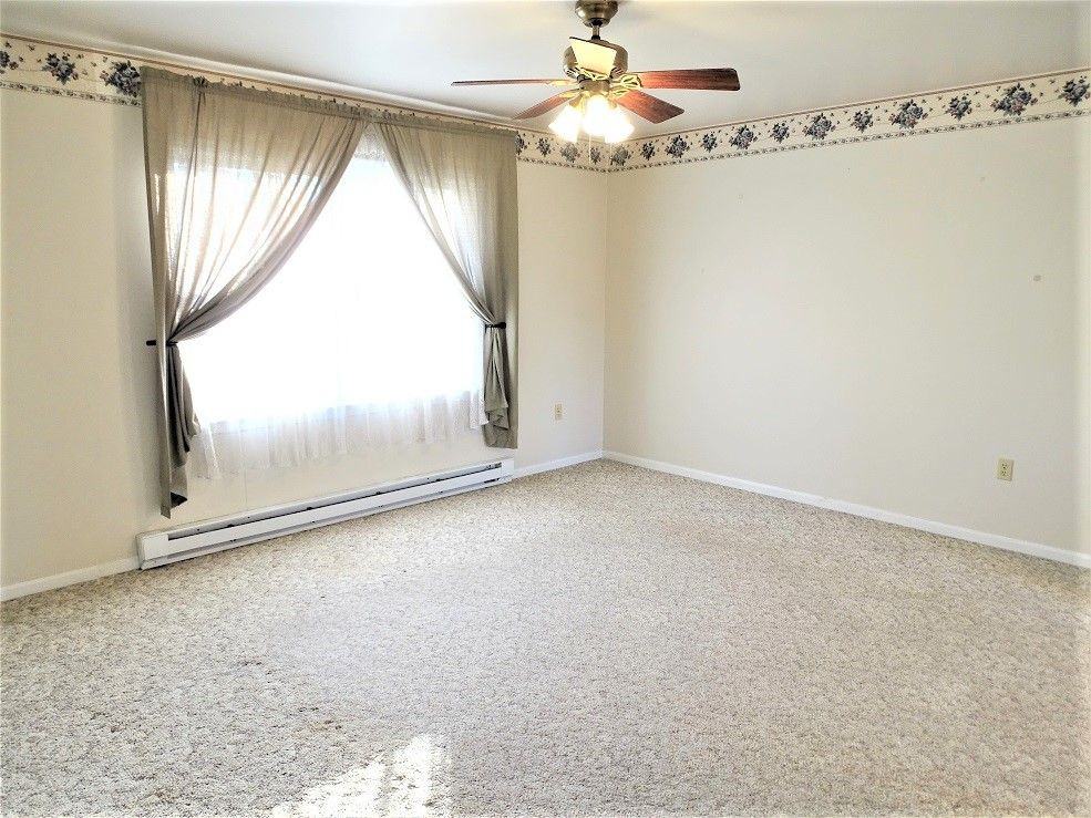 1030 Sun Valley Rd - Photo 3 of 14