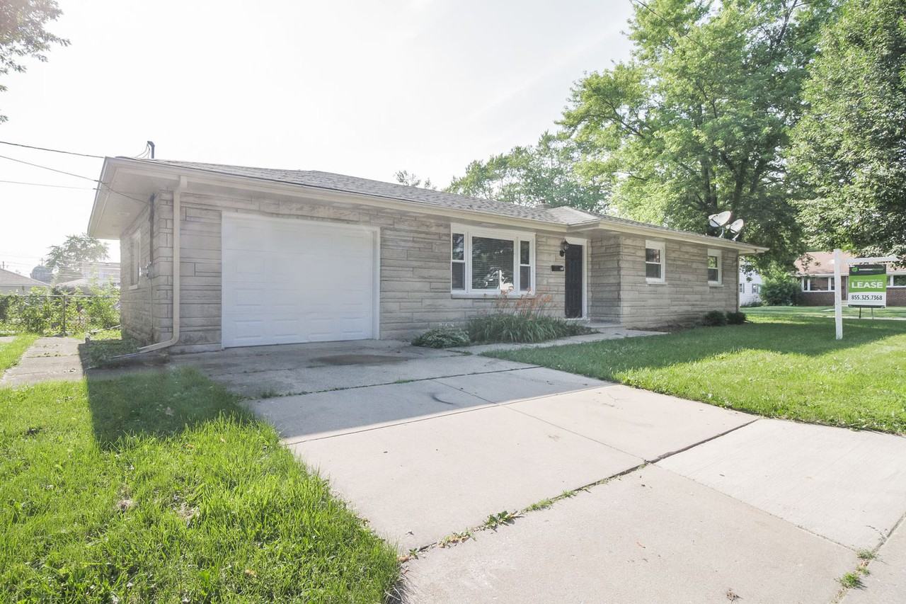 301 S Reedwood Dr - Photo 2 of 20