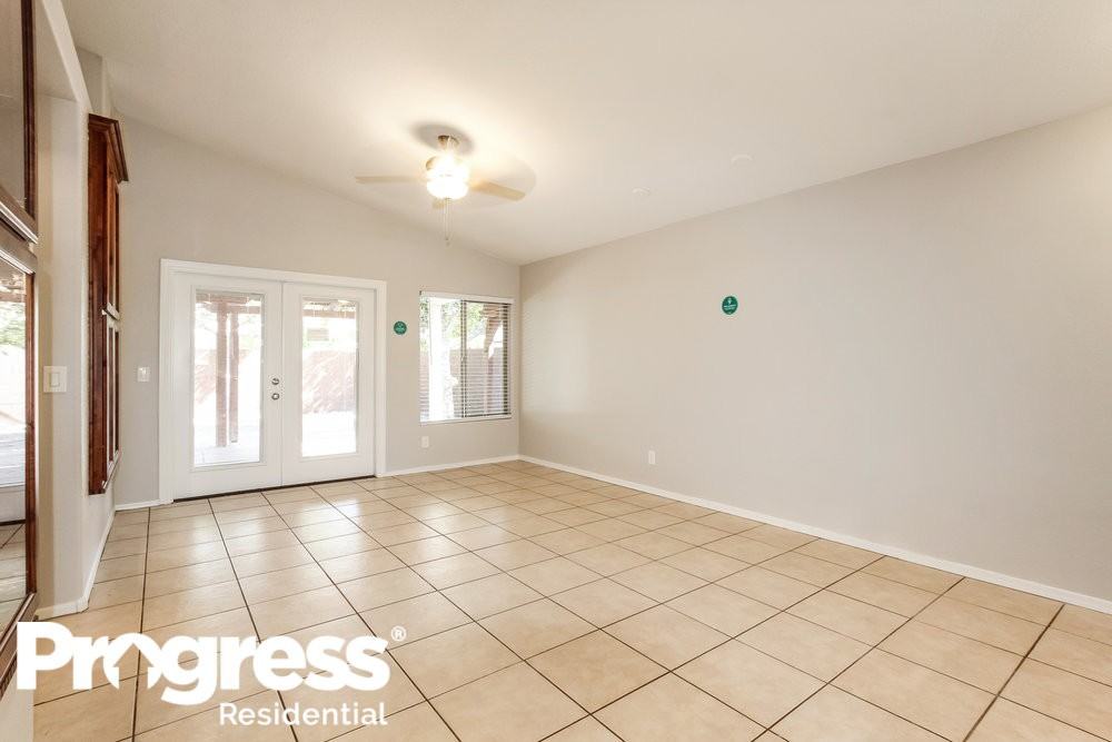 9315 W Monroe St - Photo 3 of 21