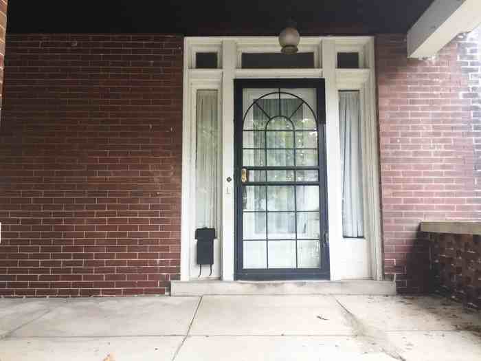 126 N Evergreen St - Photo 2 of 15