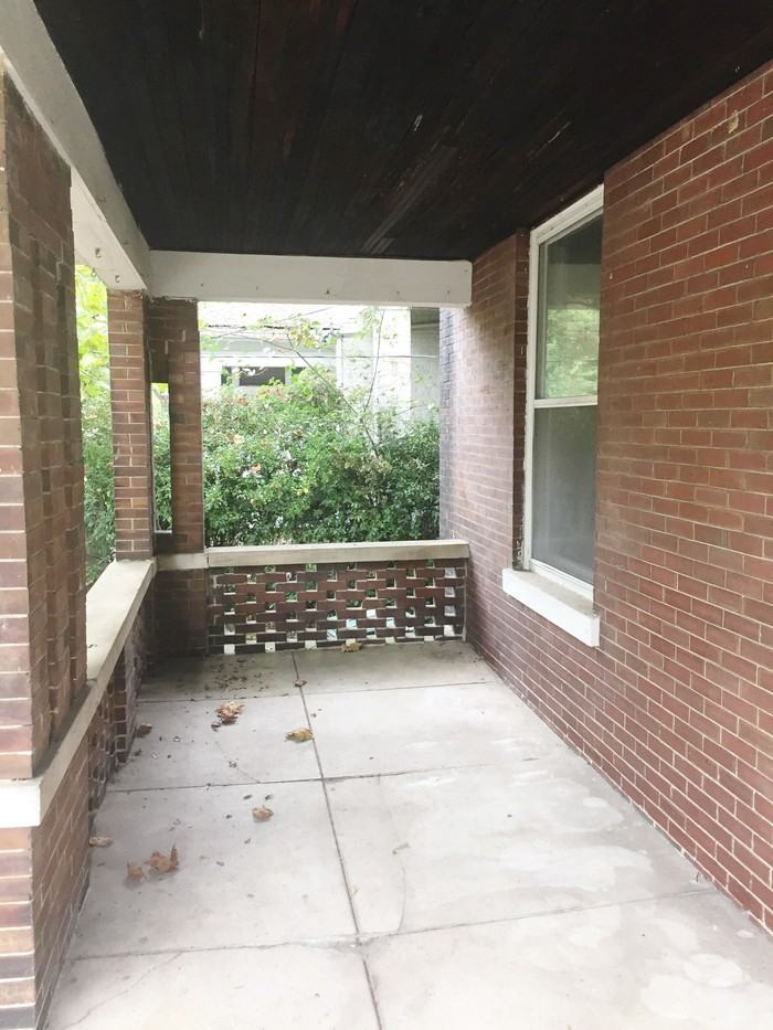 126 N Evergreen St - Photo 3 of 15