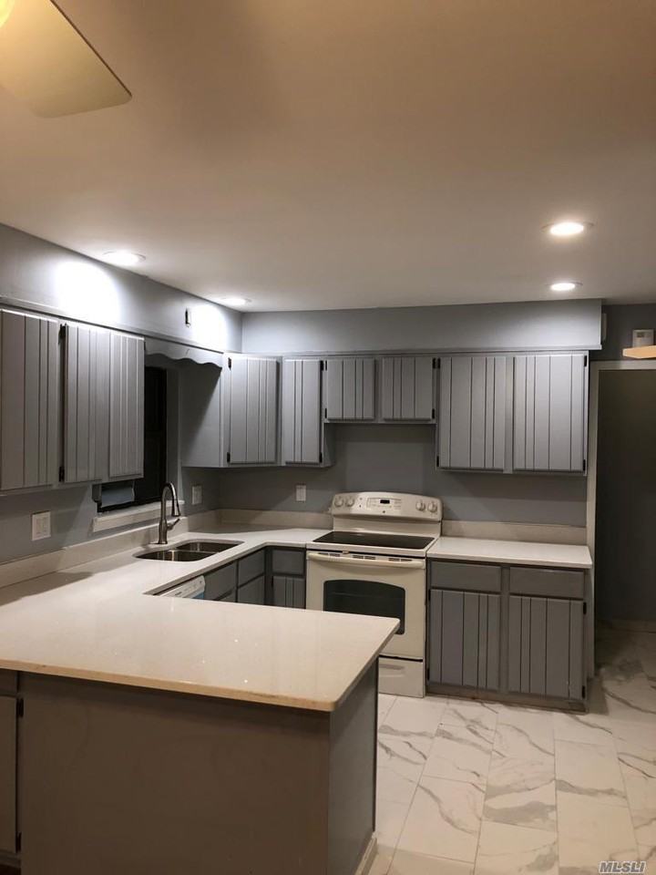 574 Lincoln St - Photo 2 of 16