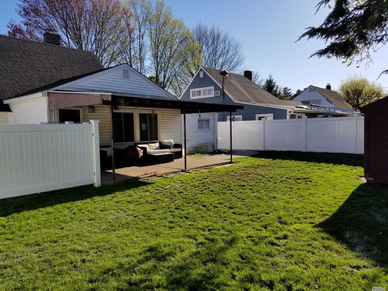 2005 Salisbury Park Dr - Photo 2 of 14