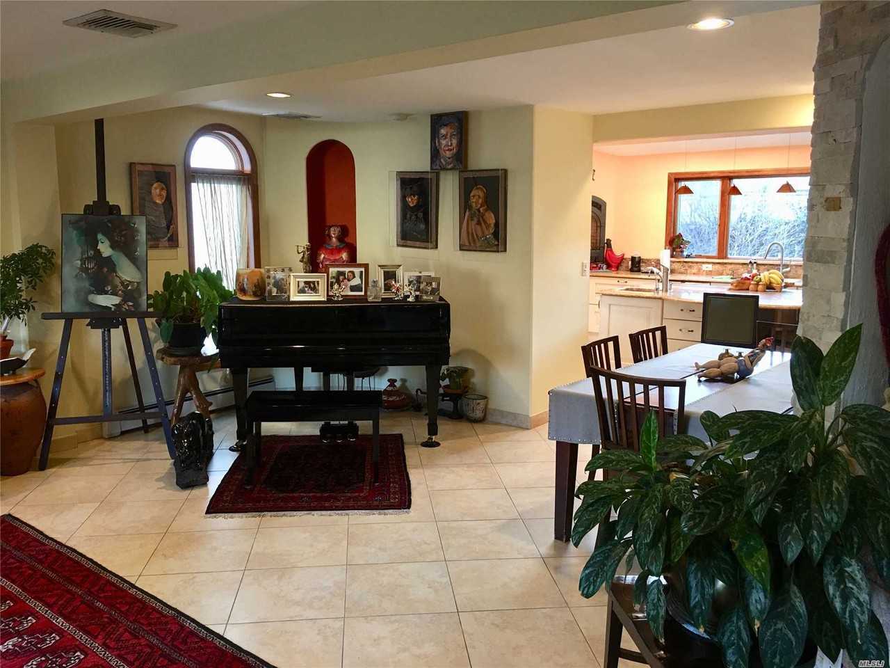 16A 16a Longview Ave - Photo 3 of 7