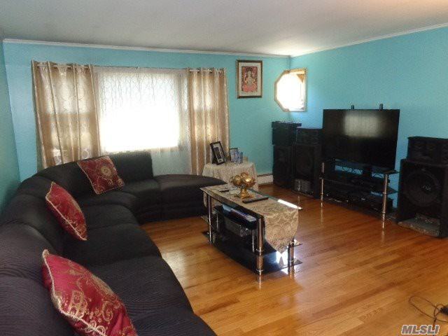 666 Dorothea Ln - Photo 3 of 13