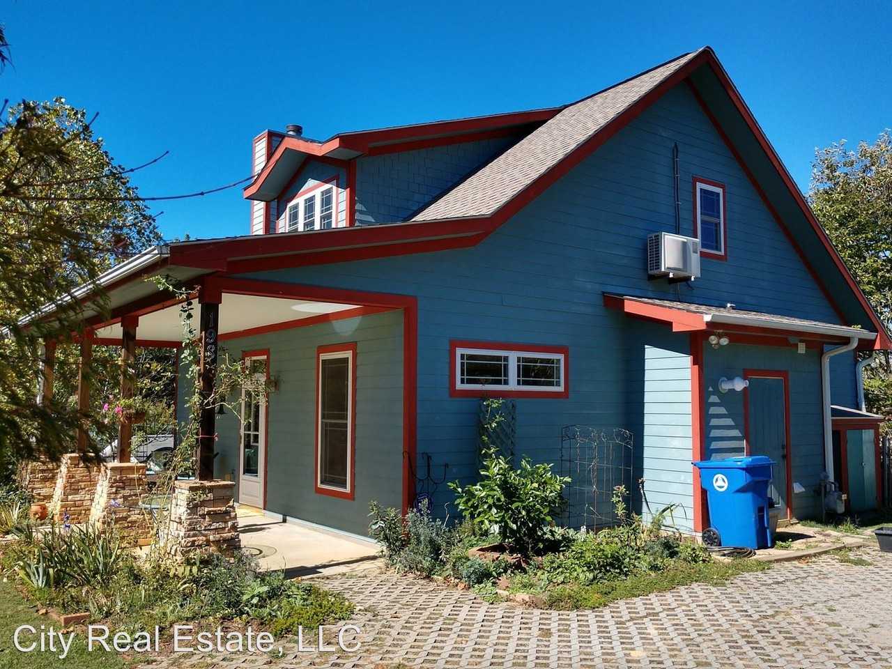 198 Westwood Pl - Photo 2 of 18