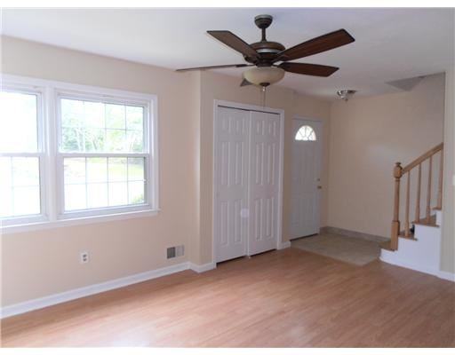 9 Rebecca Ct #9 - Photo 3 of 15